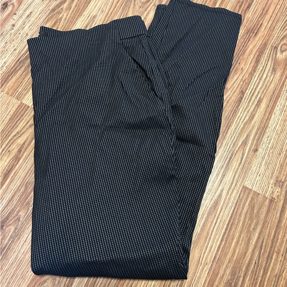Vera wang skinny xl pant. Navy with gray stripes. Dress pant pull on style NWOT